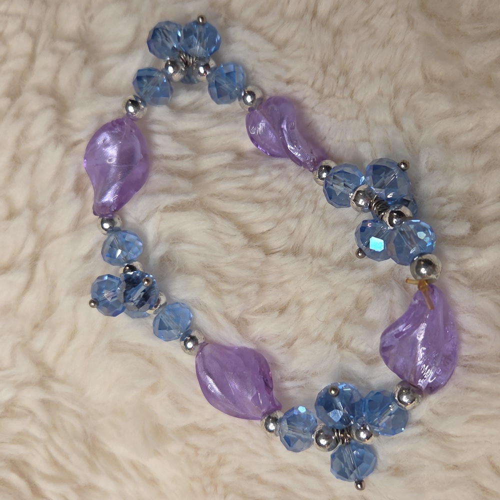 Lavender Purple and Blue Cluster Beaded Bracelet - Picture 2 of 4